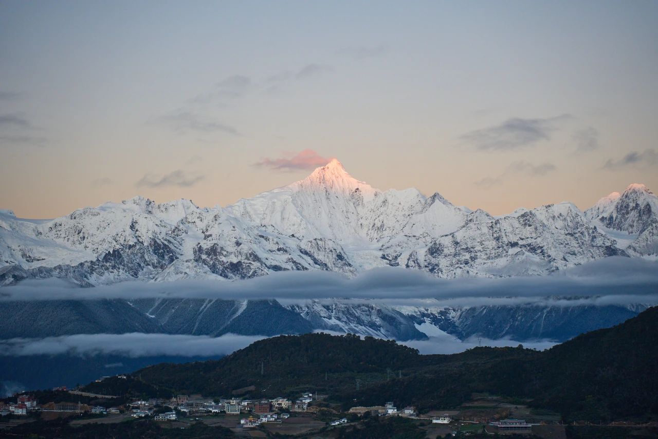 吴滨 新作｜梅里雪山里的一座酒店-68