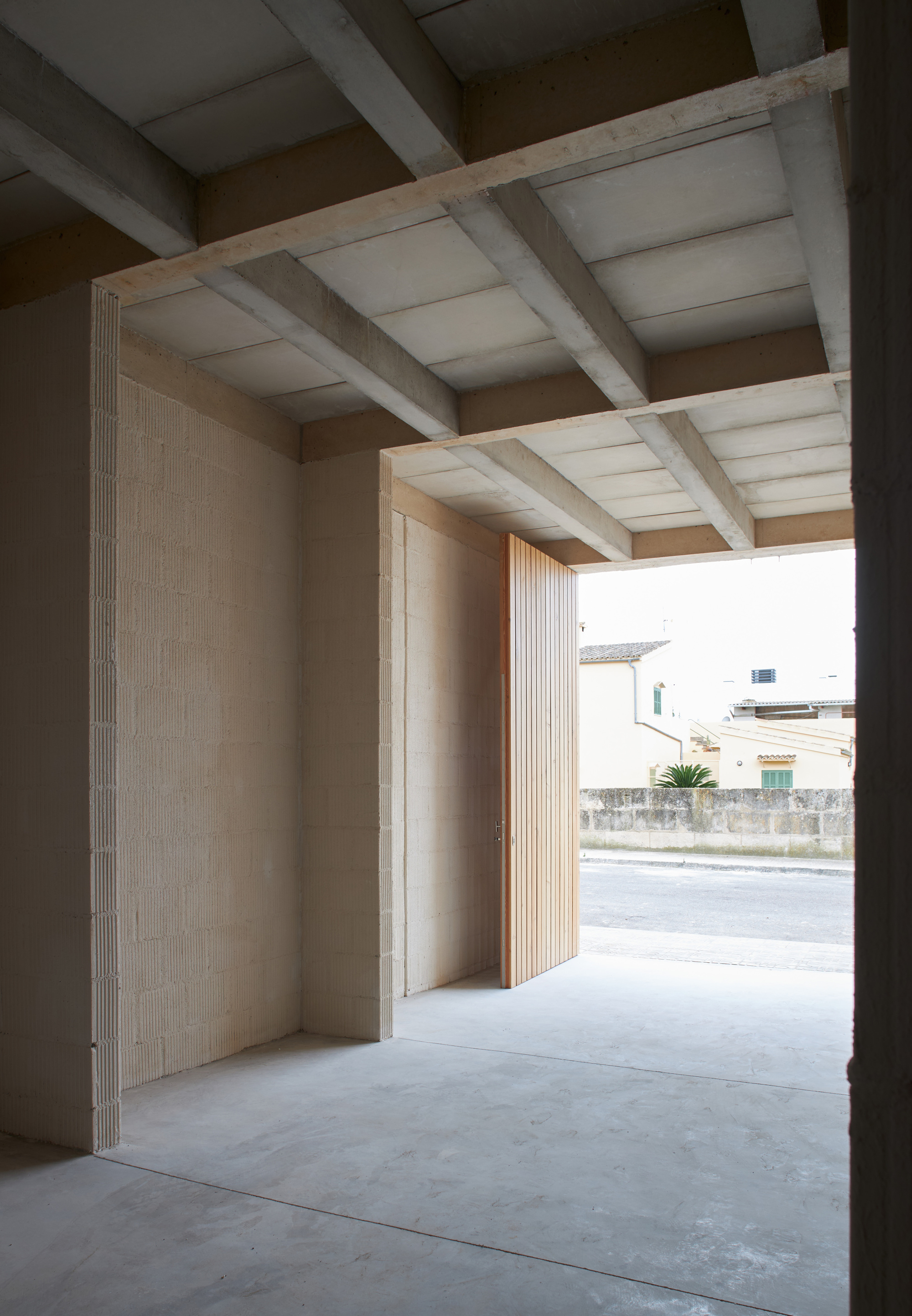 Ten Social Housing Units in Santa Margalida, Mallorca / Javier Gavín + Siddartha Rodrigo + Juan Moreno + DATAAE-28