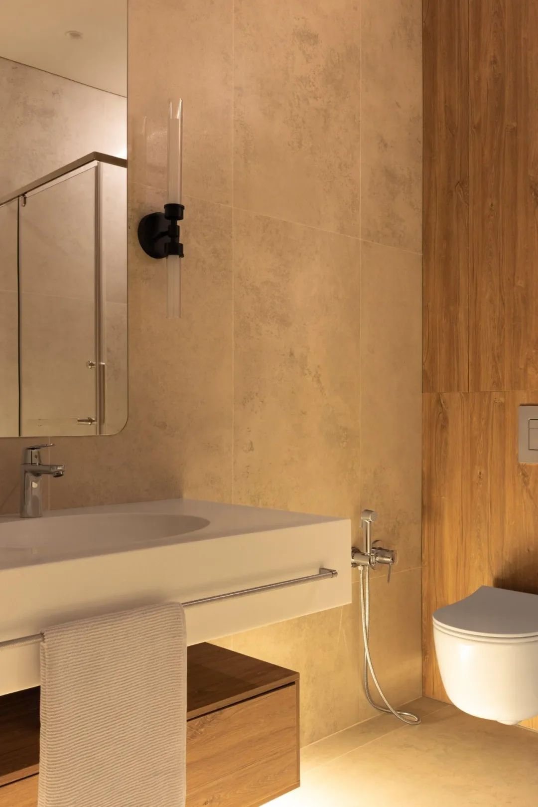 现代公寓中性自然色调设计丨Alexandra Gegi-31