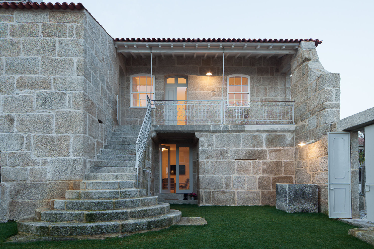 费塔斯之家（Feitais House）现代重生-45