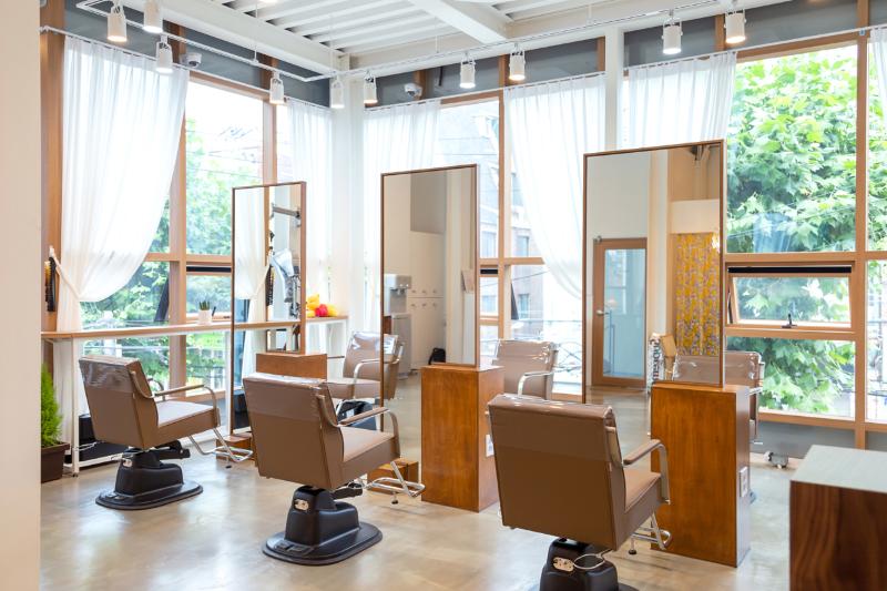 极简黑白风，打造精致理发店空间-9