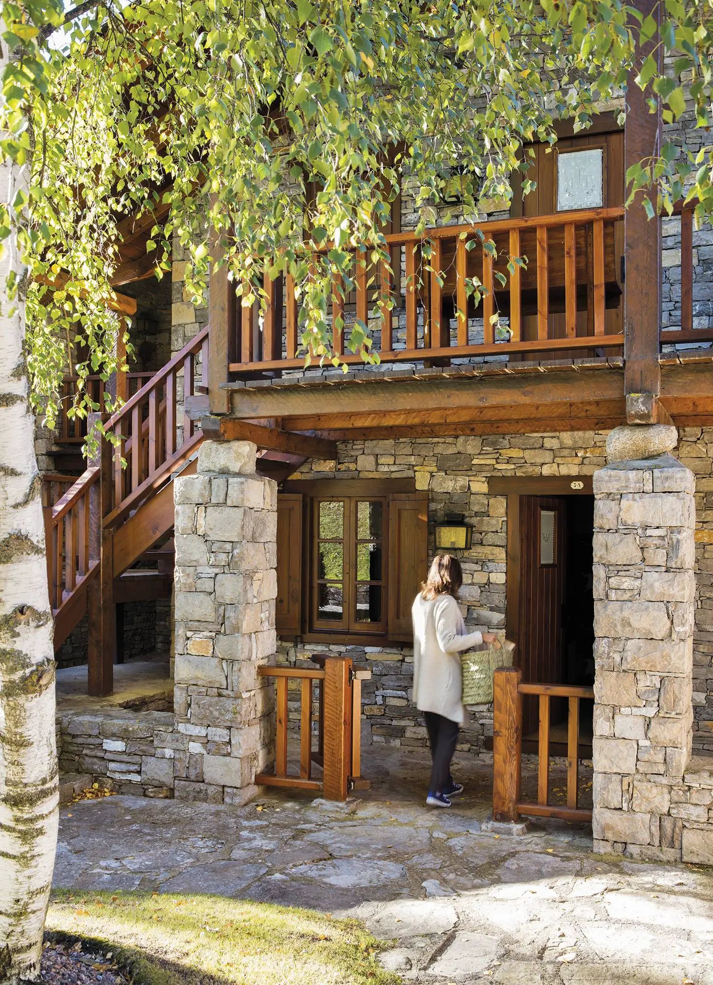 绿色自然的乡村小木屋设计-12