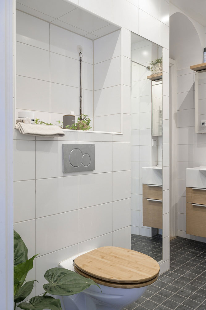 斯德哥尔摩蓝色墙壁与复古木门的时尚公寓-20