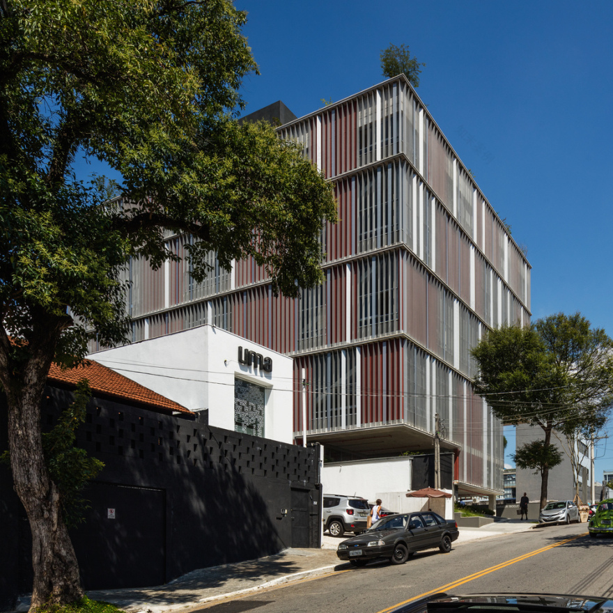 巴西圣保罗 Pop+ 建筑,绿意环绕的现代商业空间-26