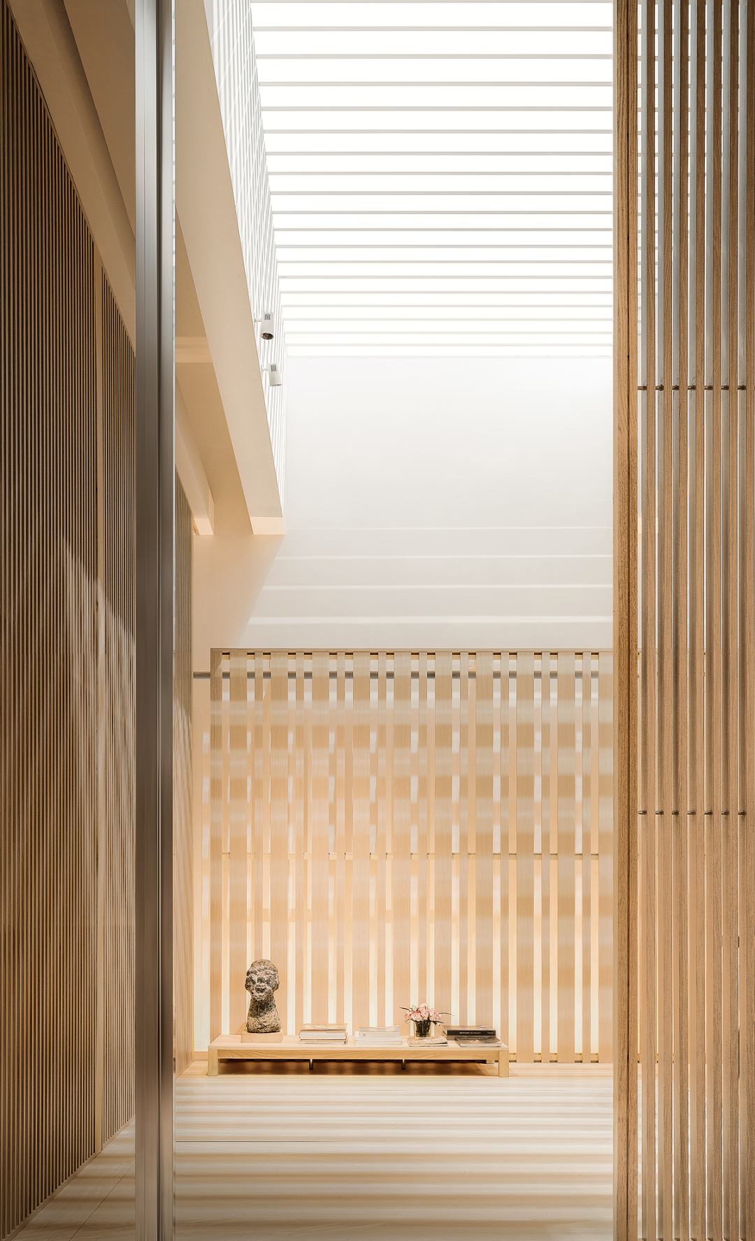 新作 · 赵睿 × 山石里予｜松弛的午后丨中国广州丨V2 纬图,OOD-165