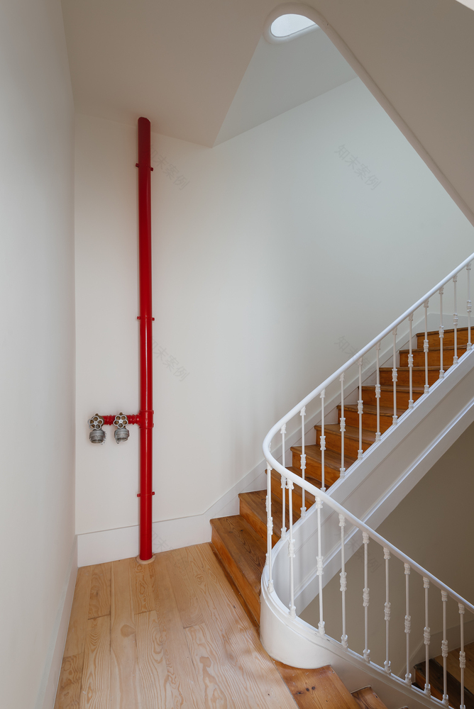 葡萄牙里斯本百年建筑翻新变身时尚住宅-35