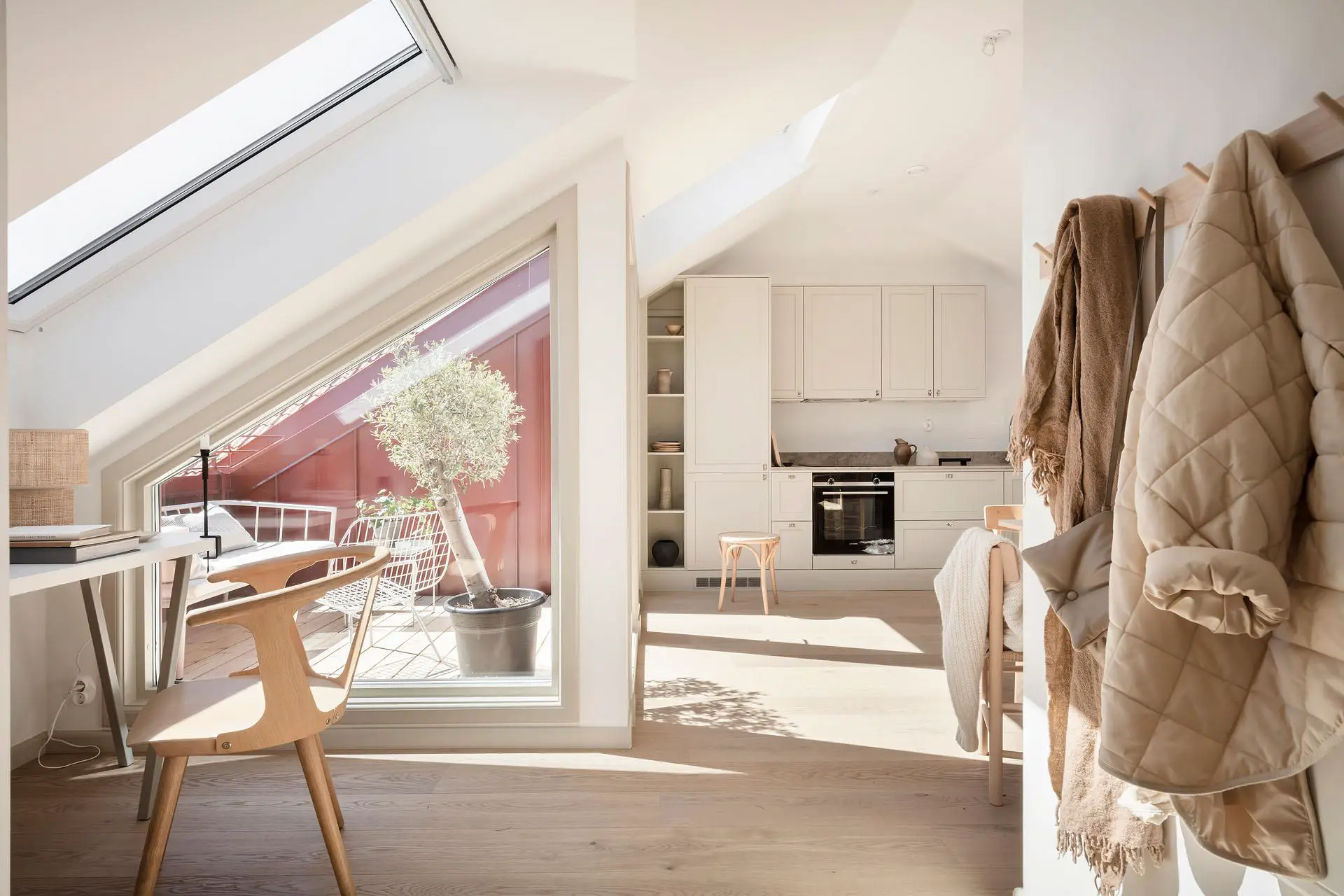 瑞典 35 年建筑 42m2 精致阁楼公寓-11