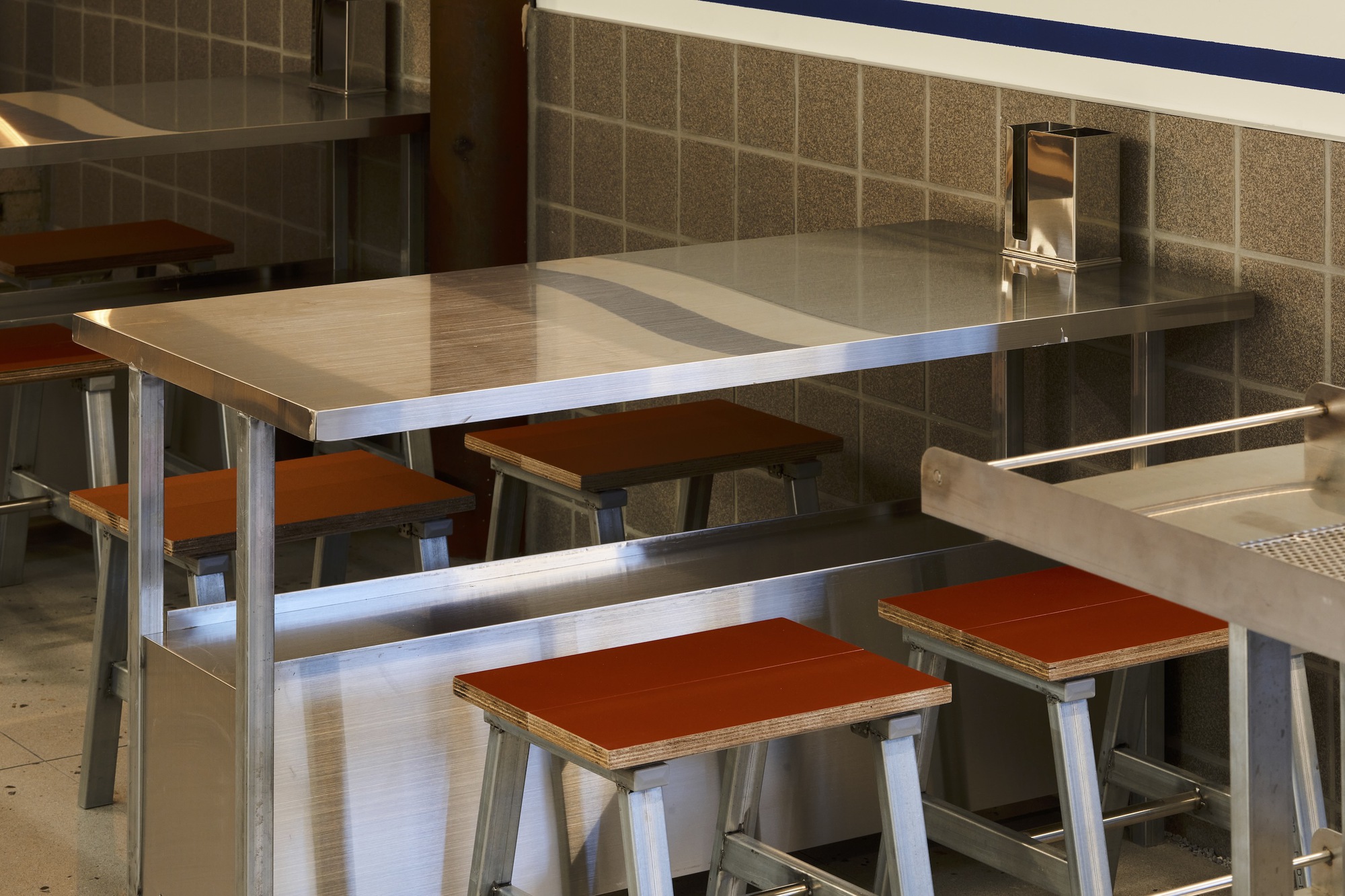 脏脏韩式室内街头酒吧丨韩国首尔丨omostudio-21