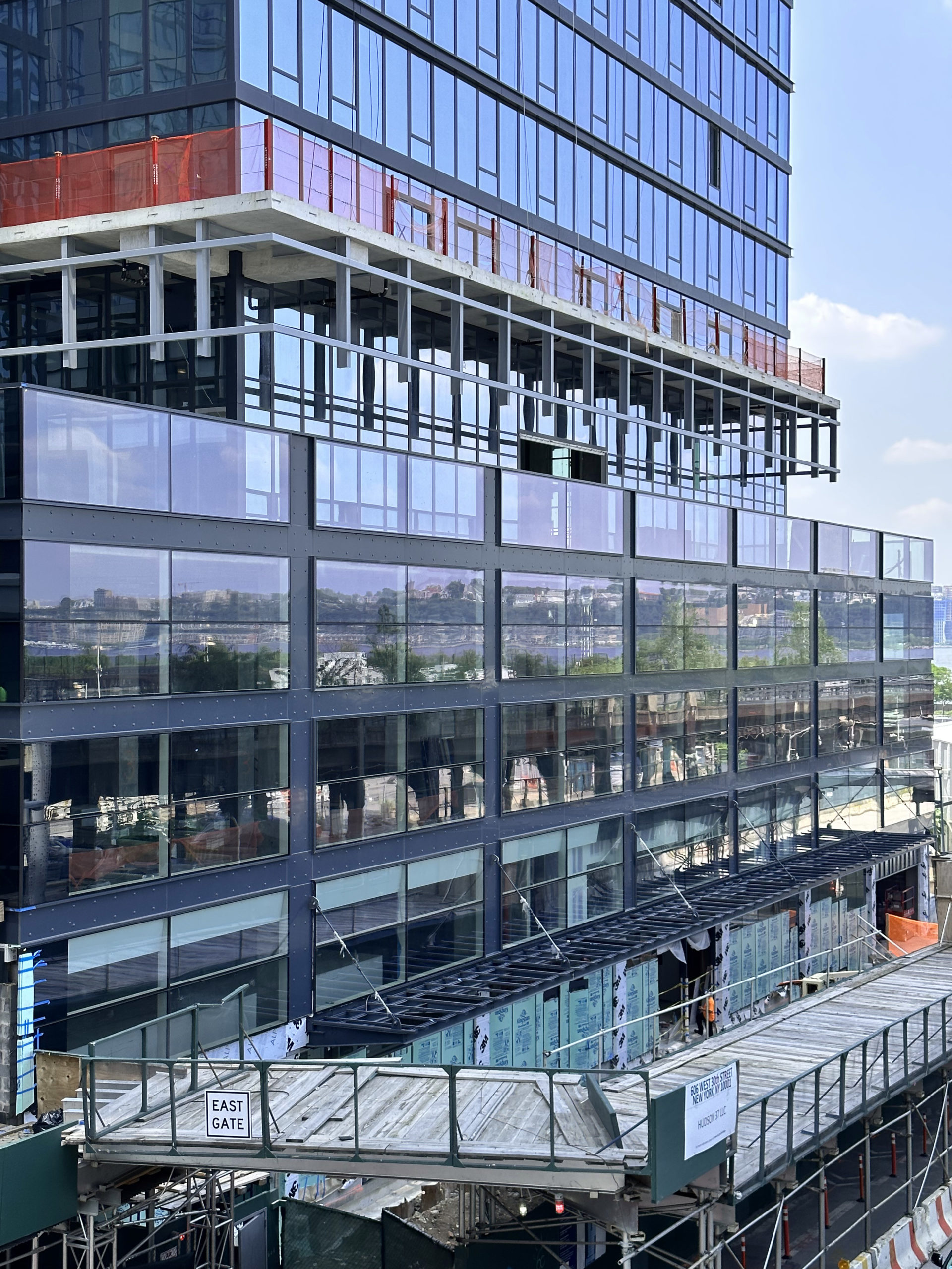 606 West 30th Street's Glass Façade Nears Completion in West Chelsea, Manhattan - New York YIMBY-15