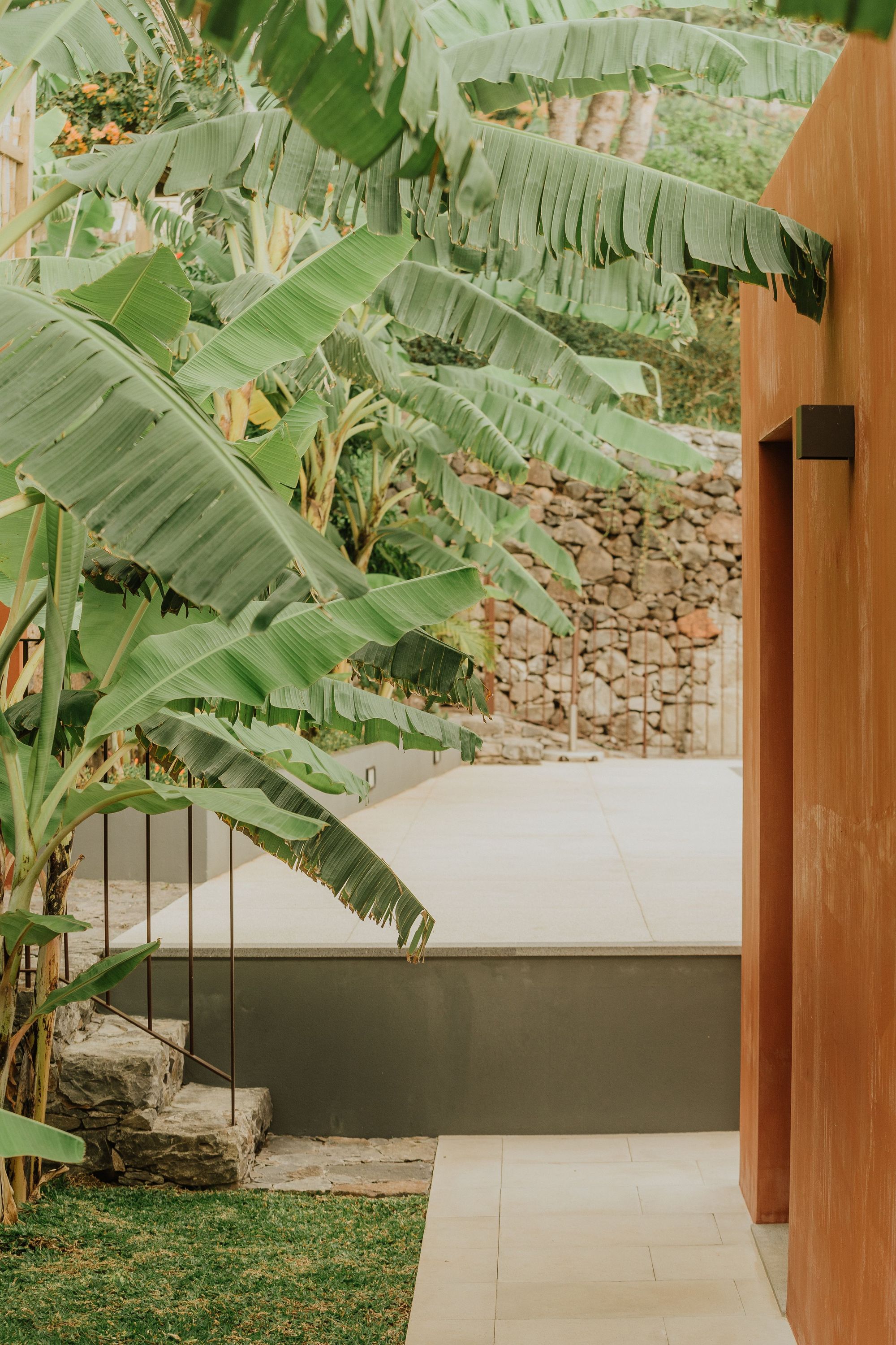 悬崖上的两所房子丨葡萄牙丨tabaibo atelier-38