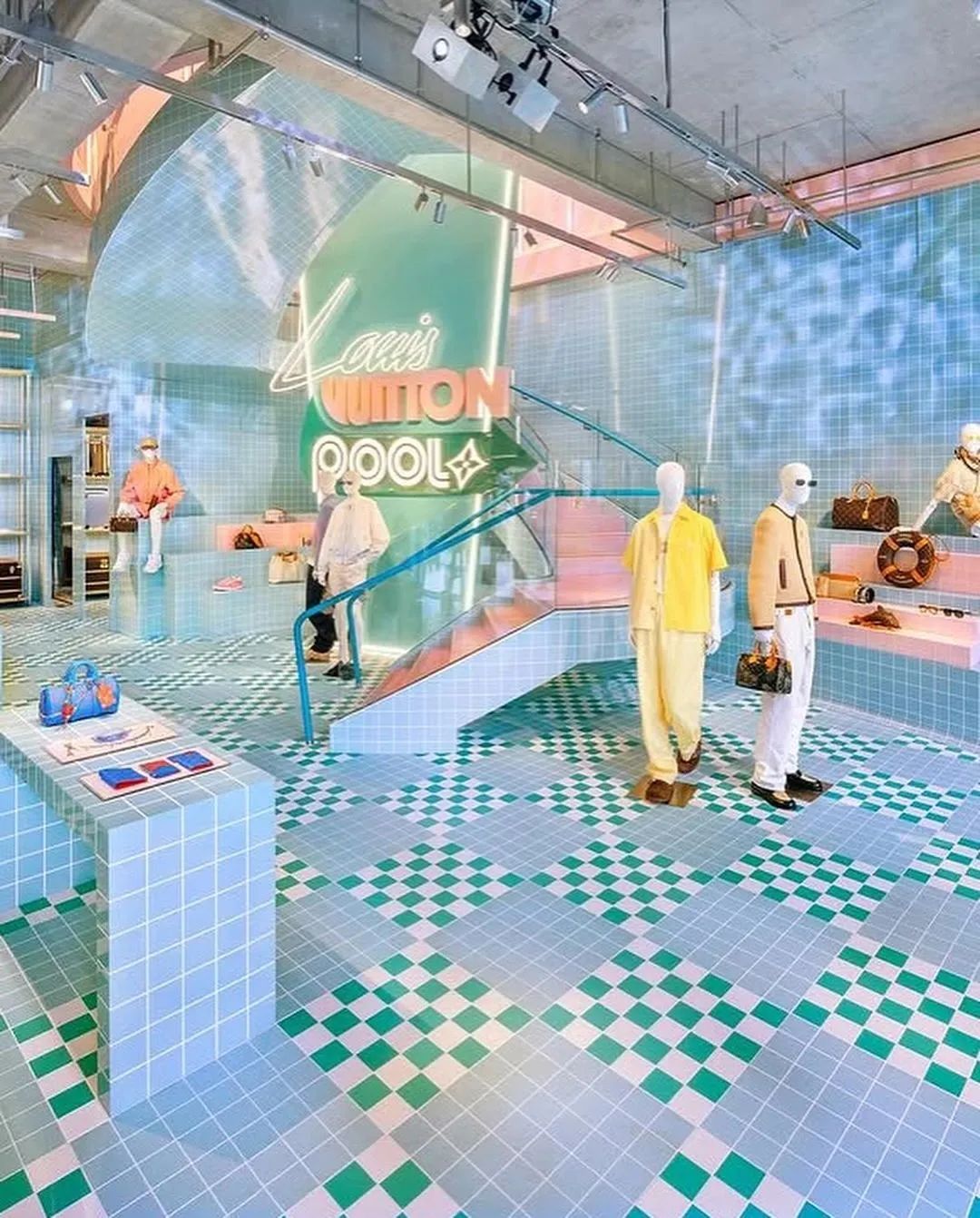 Louis Vuitton 2025年秋冬男装预演泳池派对丨美国迈阿密-6