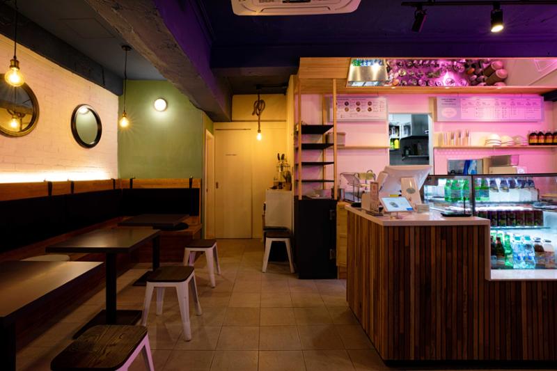 光点映照的 11 坪韩式餐厅设计-6