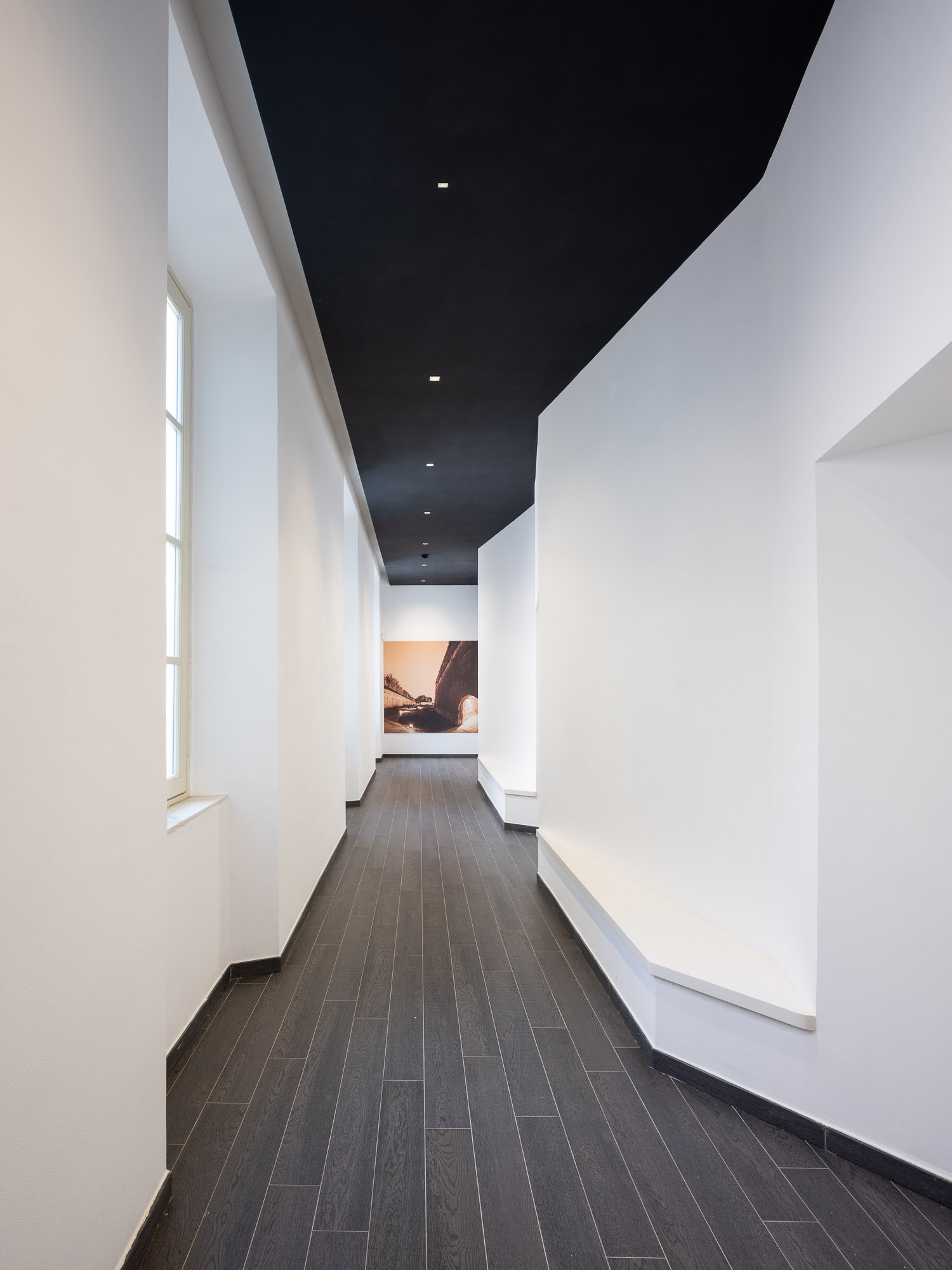 光影交织下的历史教堂修复-34