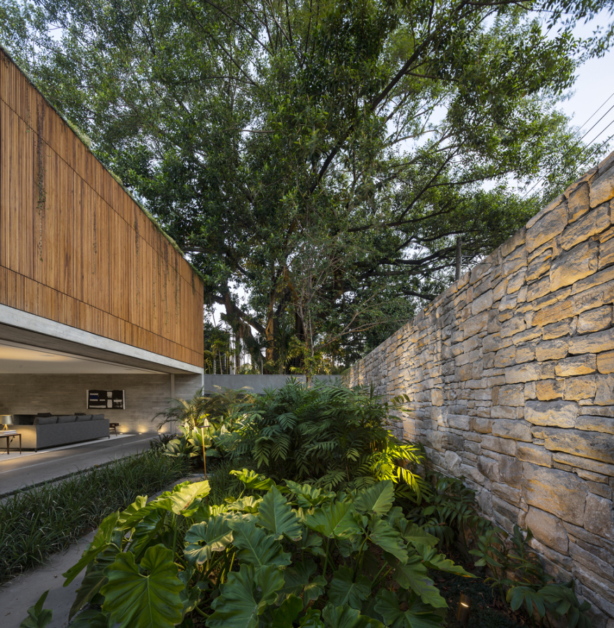 巴西 3V 住宅 | 混凝土与木质的透明对话-32