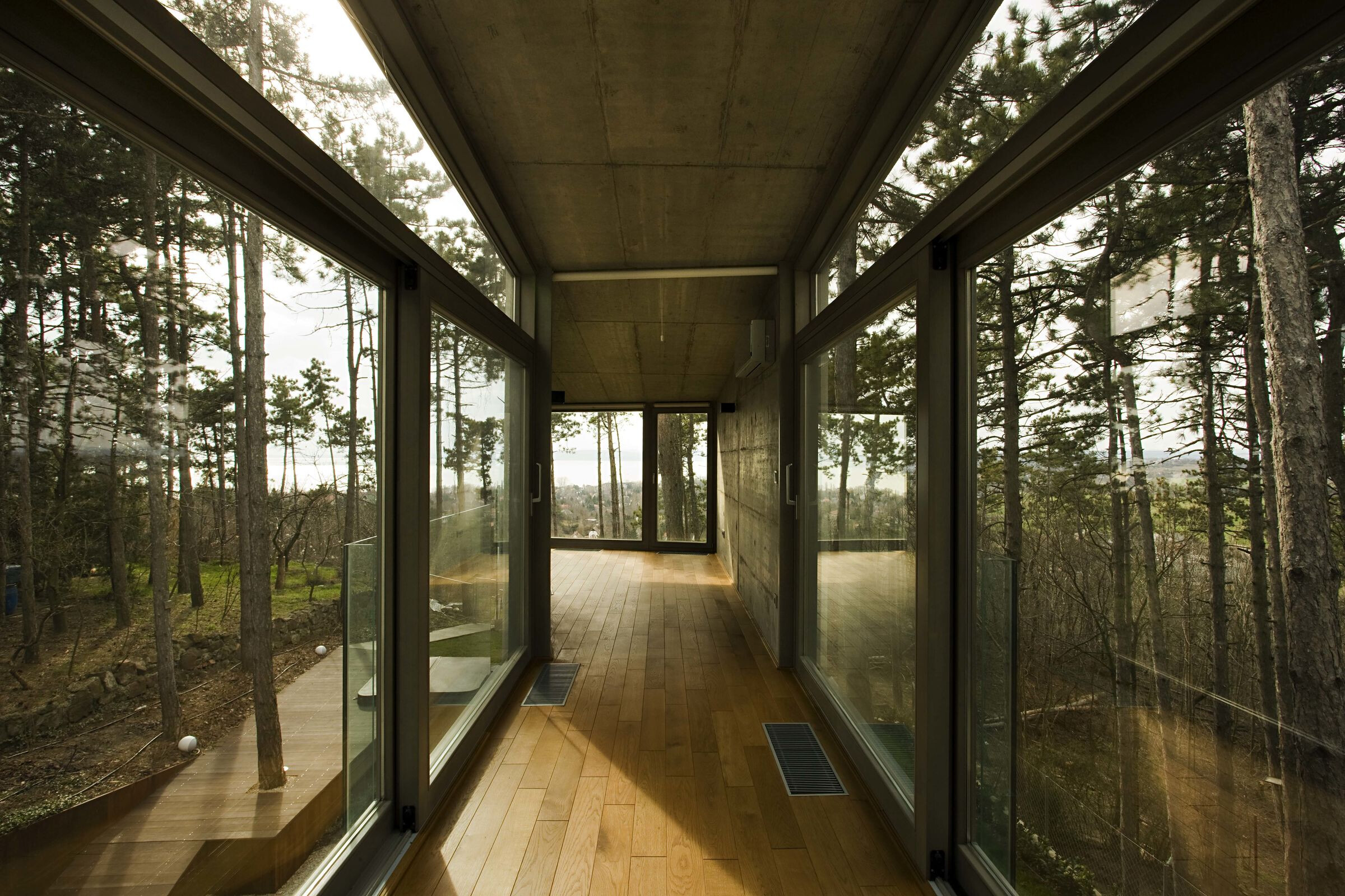 湖边林中度假屋-17