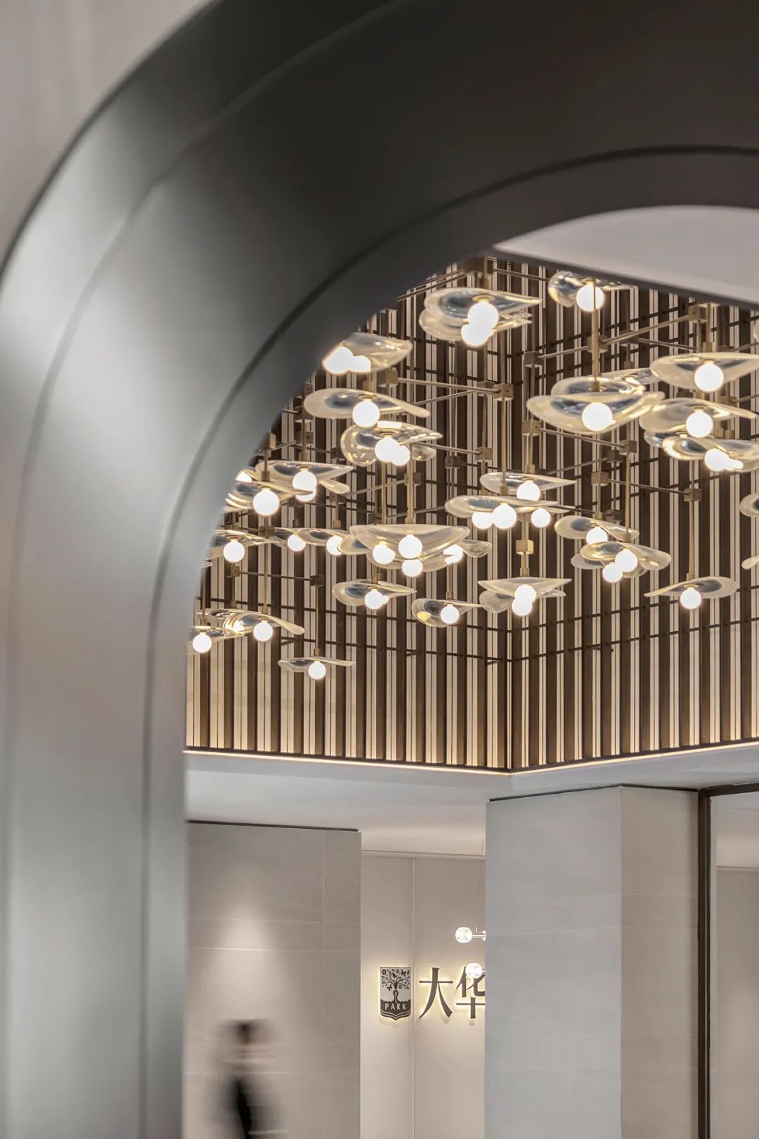 大朴设计 | 大连大华·公园世家售楼处,现代东方艺术美学空间-17