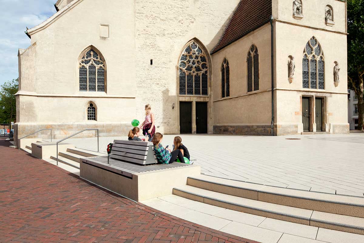 德国 Borken 圣雷米吉乌斯教堂广场的现代改造-8