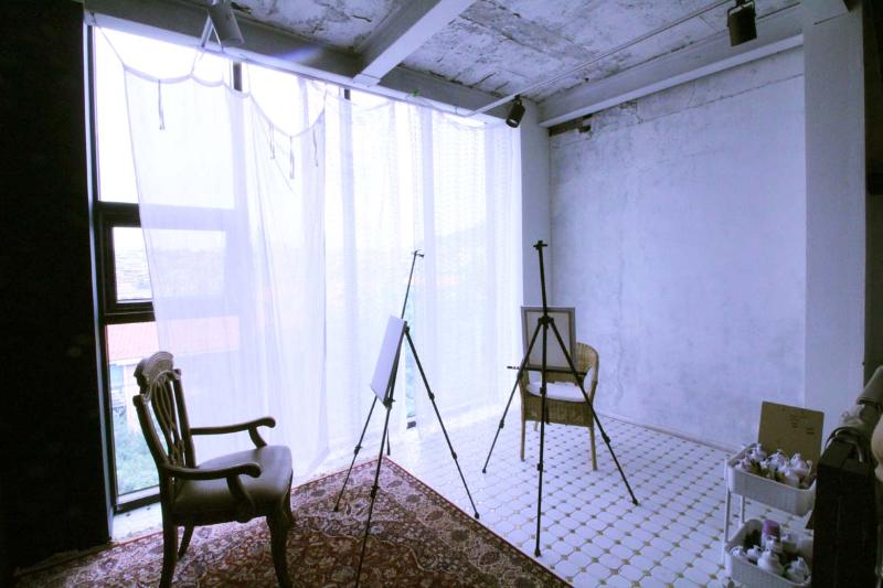 温馨氛围的白色调摄影棚室内设计-6