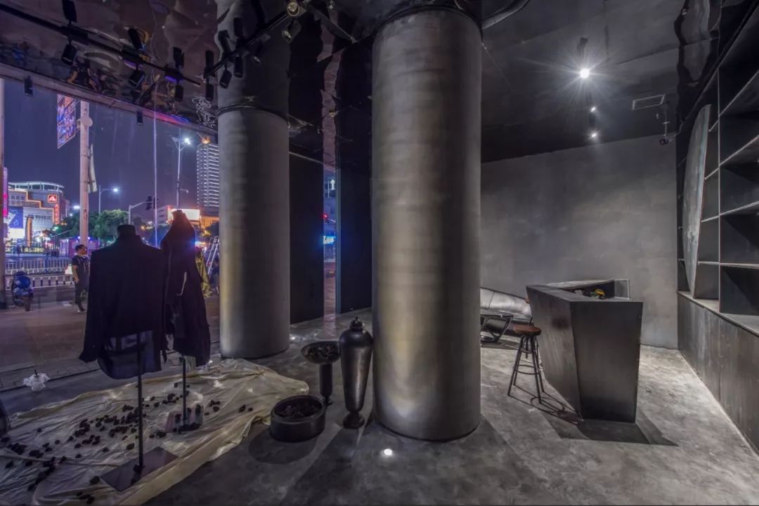 黑空间 | 英伦买手店的极简设计美学-56