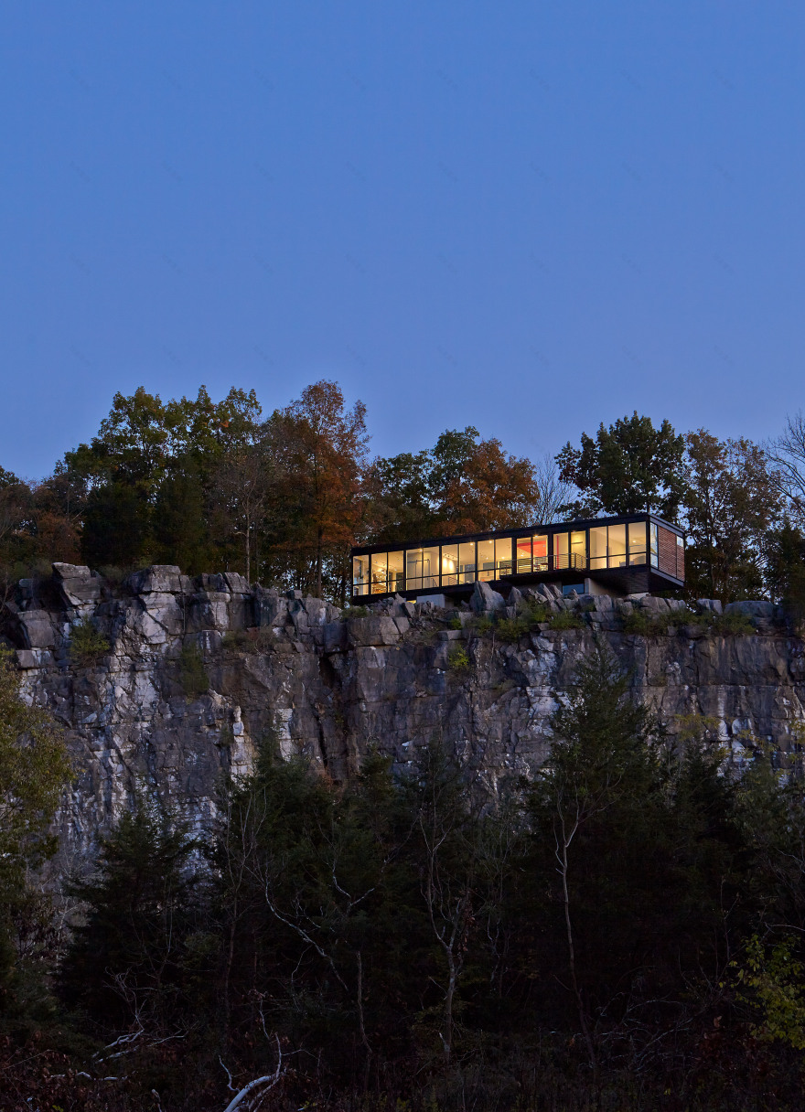 Artist's retreat in West Virginia sits above a limestone quarry-21