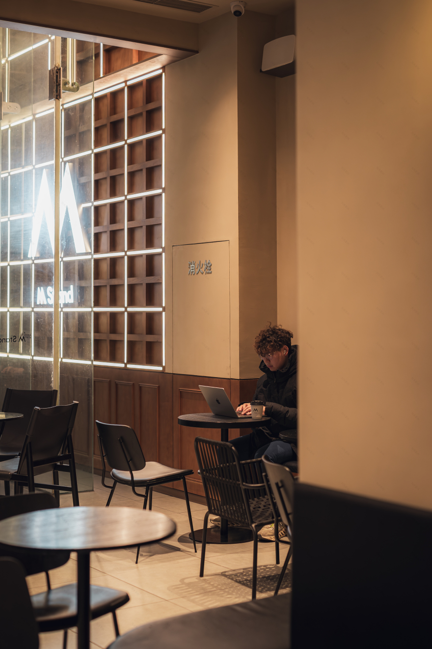 M stand任禾(注:RENHE像是拼音,可能是特定名称,结合前面的品牌名推测为品牌相关的特定称呼,若RENHE有特定含义,可补充更多信息以便更精准翻译) 丨中国成都丨STILL YOUNG-10