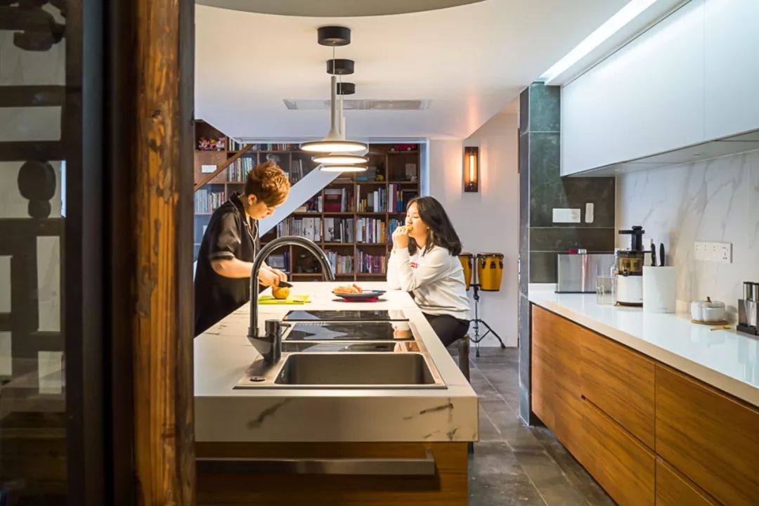 他在20楼挖池塘、造园子，把家改成空中花园，只花3000元-63