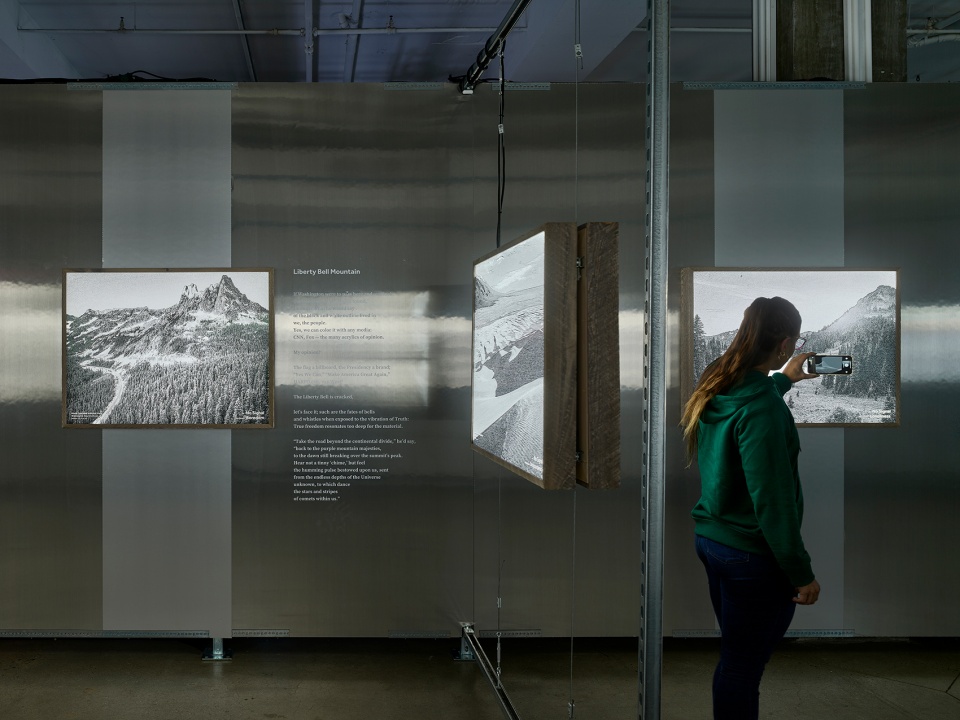 《A Species Between Worlds》展览空间设计丨MESH Architectures-10