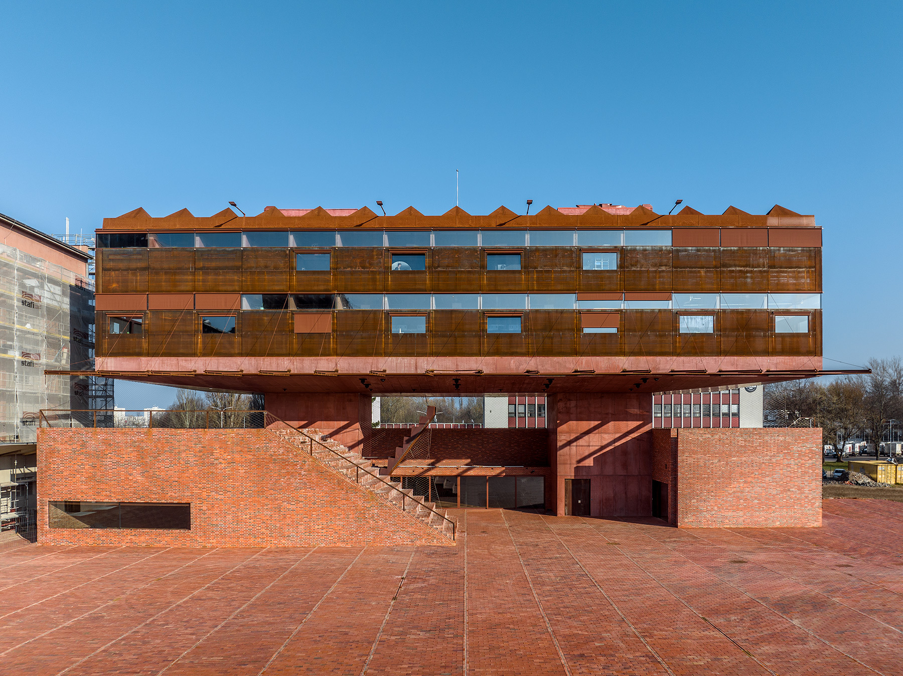 新舊共榮的城市典範：捷克舊磨坊改造，融合藝廊、教育中心、市民共享的文化場域 | FAM-14