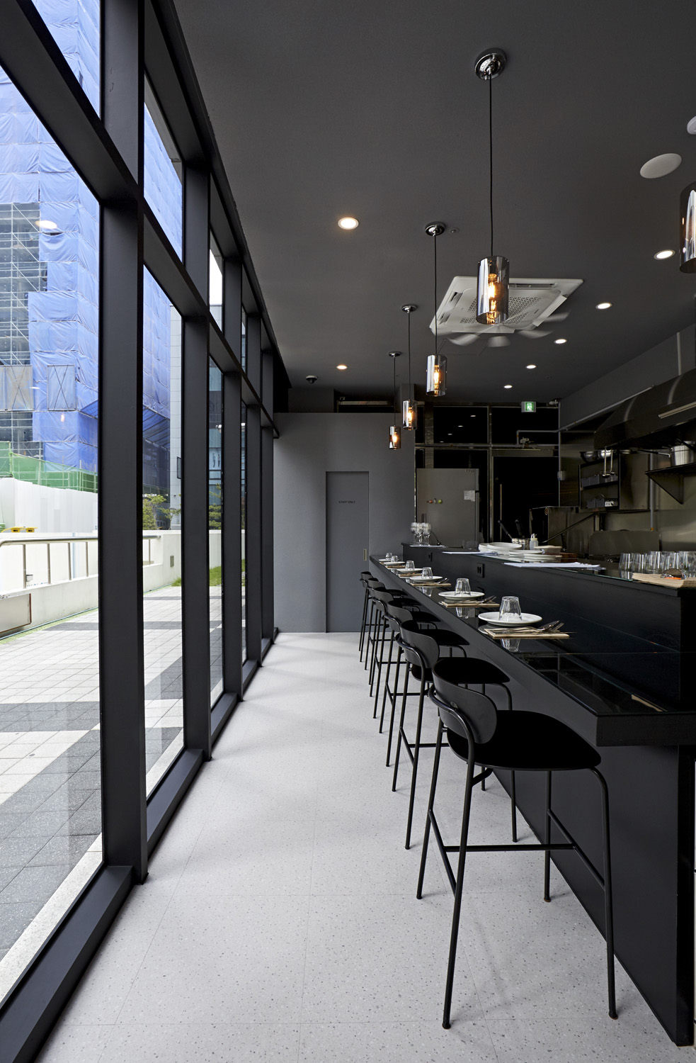 优雅极简，13 平意大利风格小空间的华丽转身-8