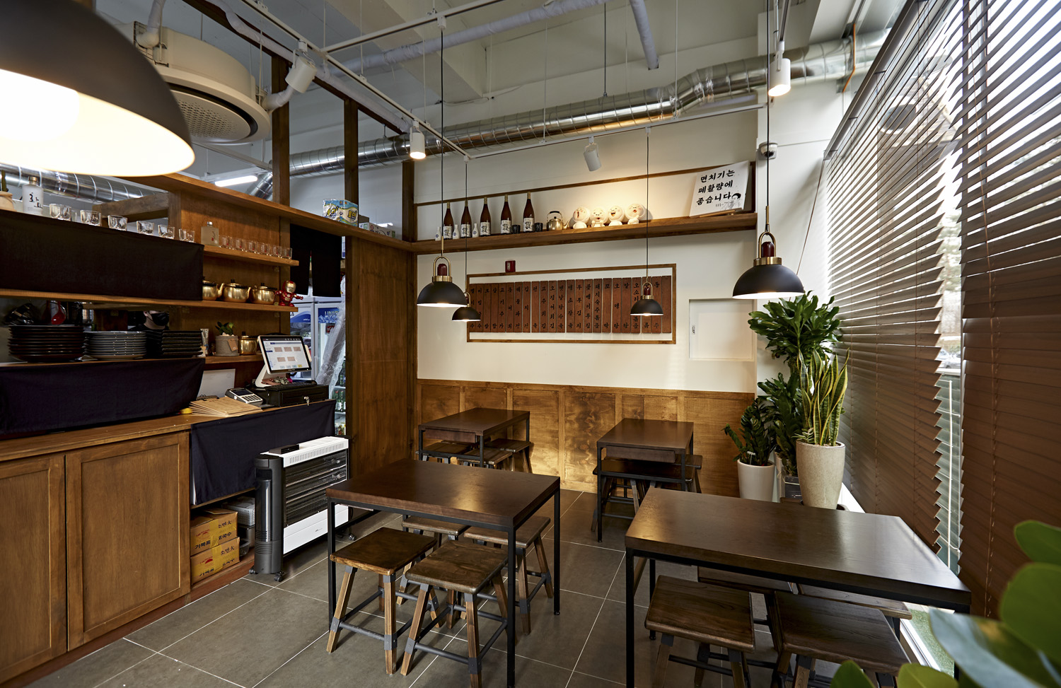 白色与木色交融的 10 分餐厅设计-3