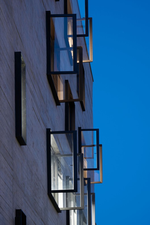 巴西 Bento 公寓建筑 | 简约结构与自然材料的完美融合-20