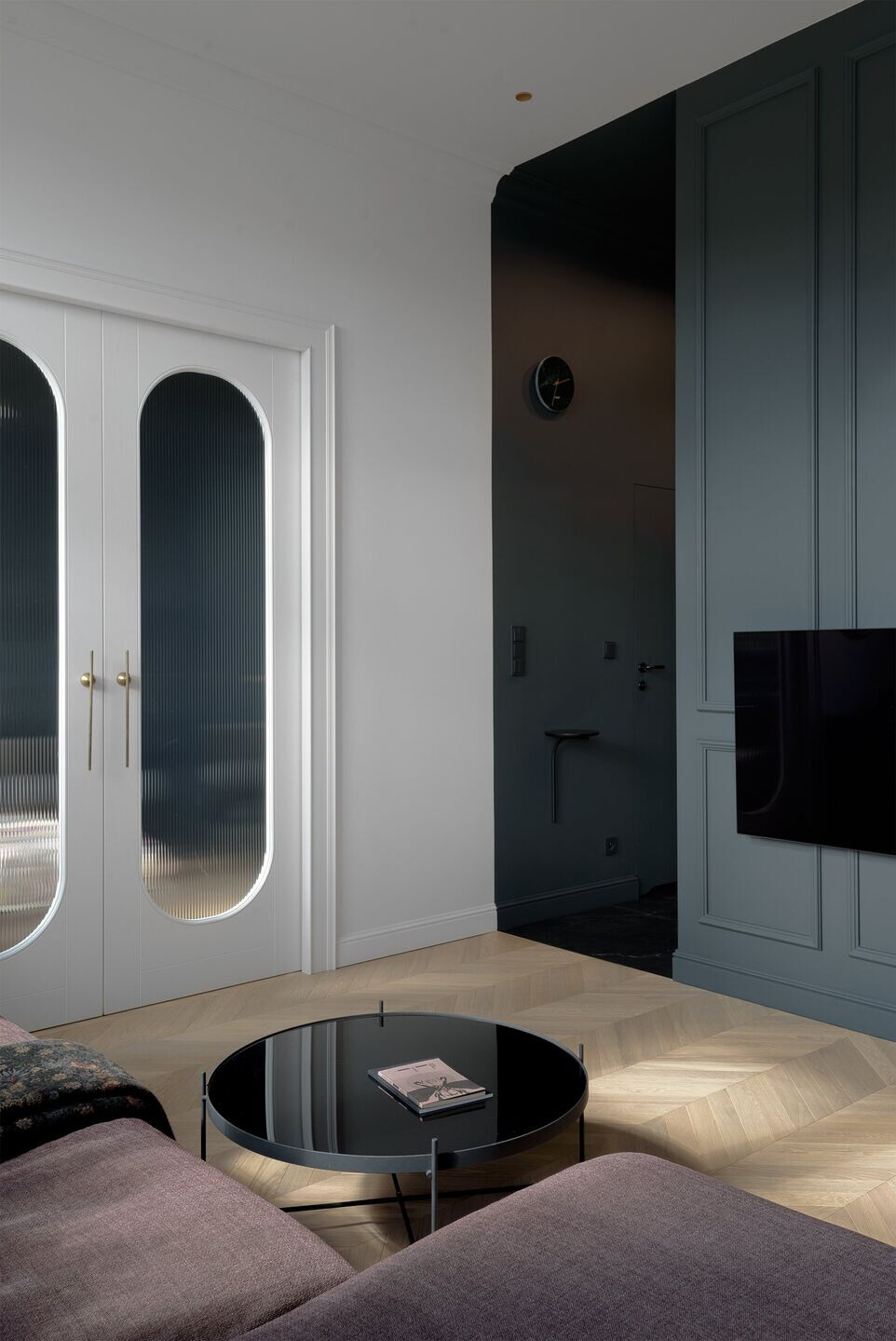 波兰历史建筑中的现代绿意空间-24