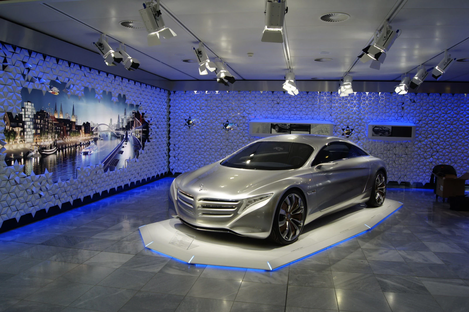 奔驰德国不来梅展厅·创意模块化房间隔板设计-7