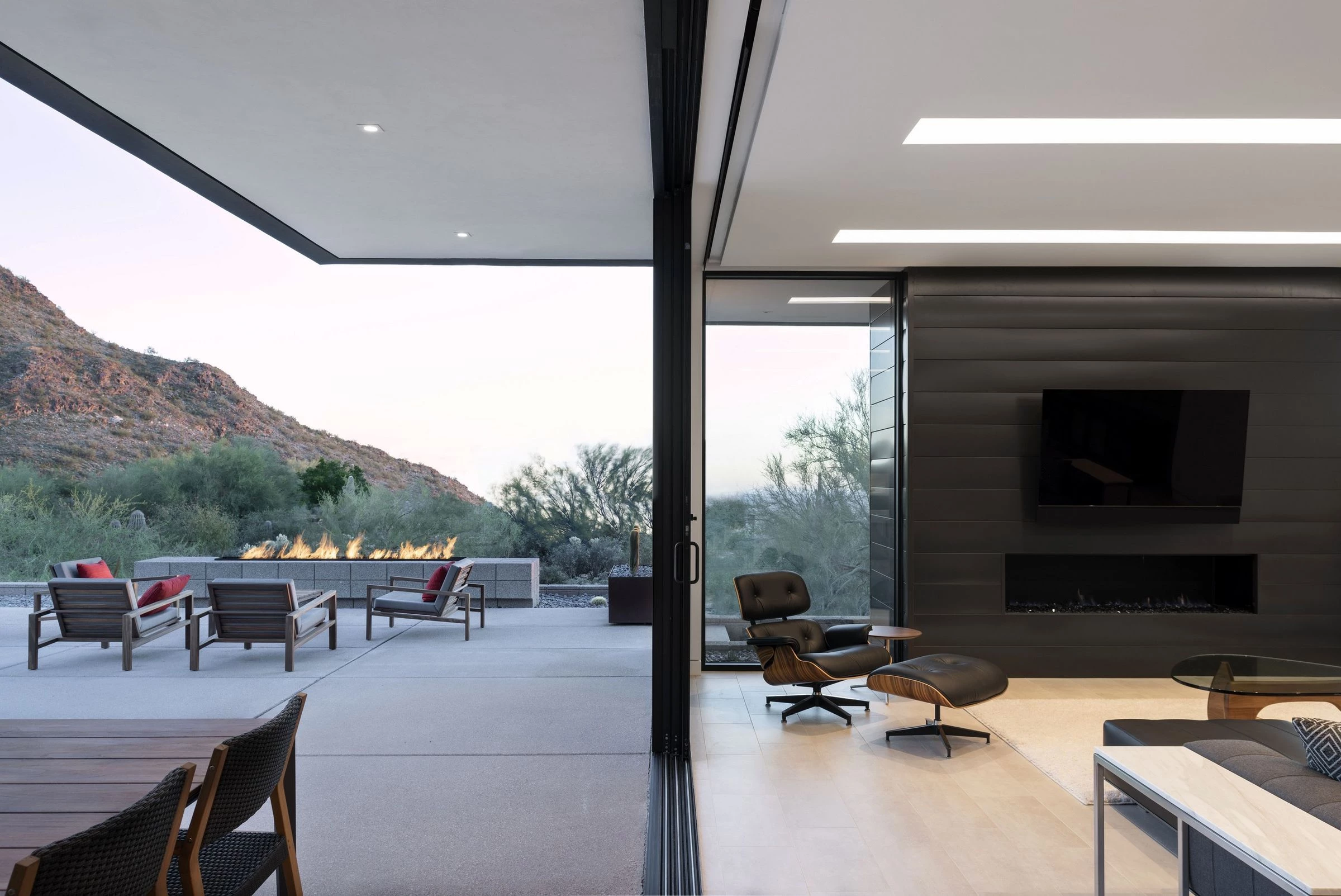 亚利桑那州斯科茨代尔的 Troon 现代住宅，融入自然的几何之美-33