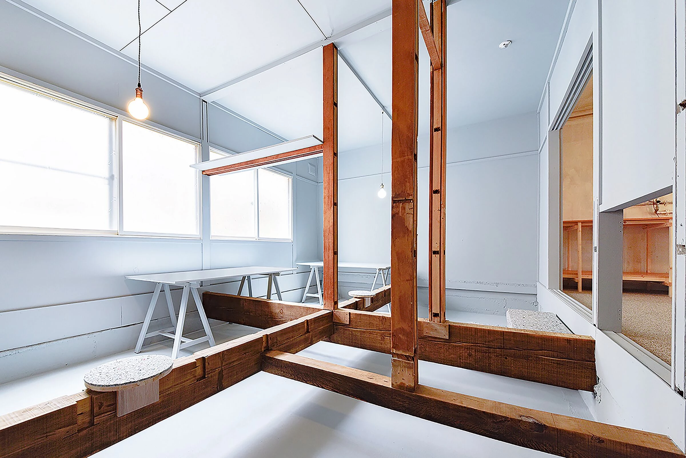 木质公寓变办公室 | 颠覆传统的创意设计-14