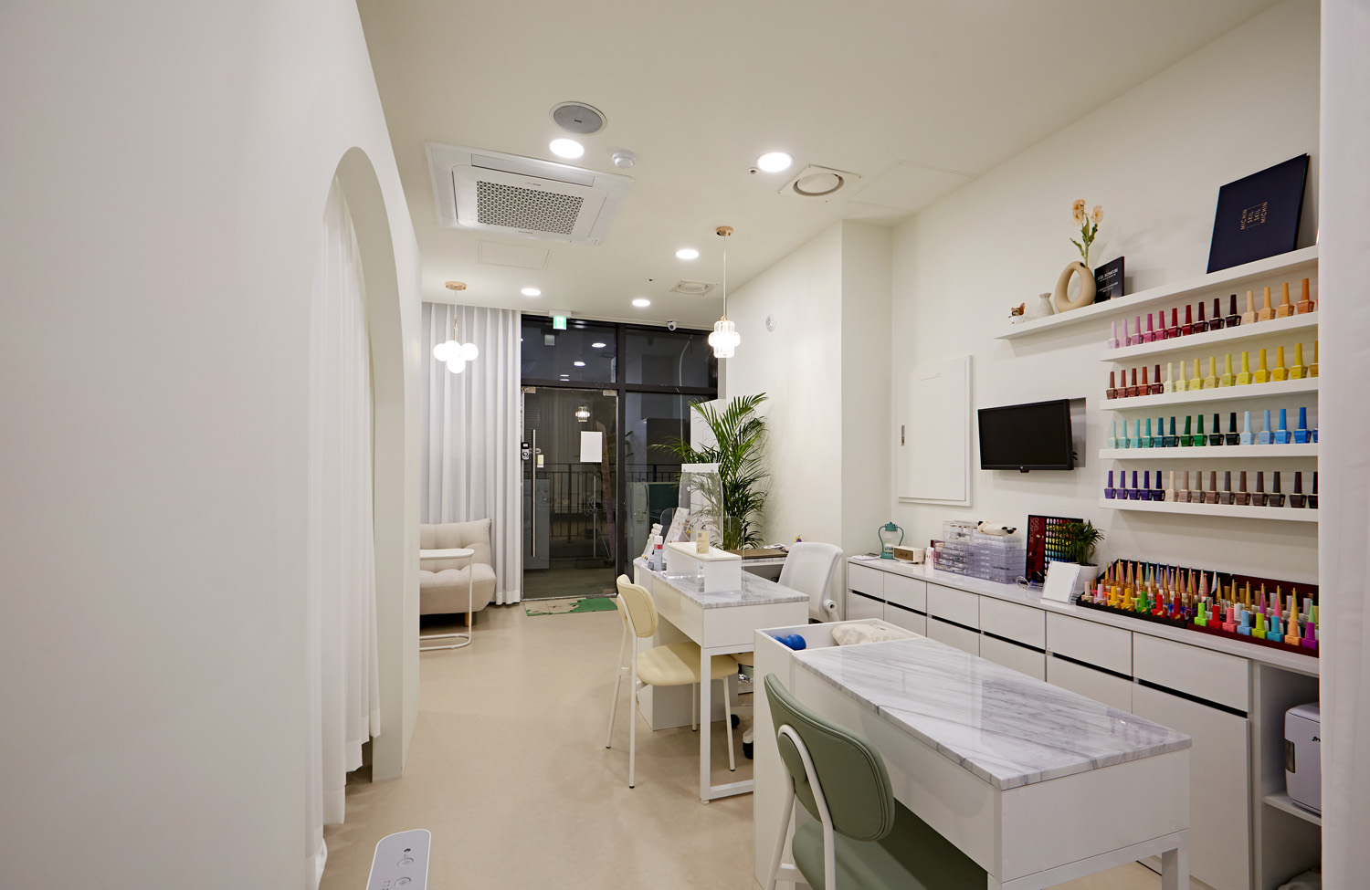 9 平米极简纯白咖啡馆设计，小空间大魅力-7