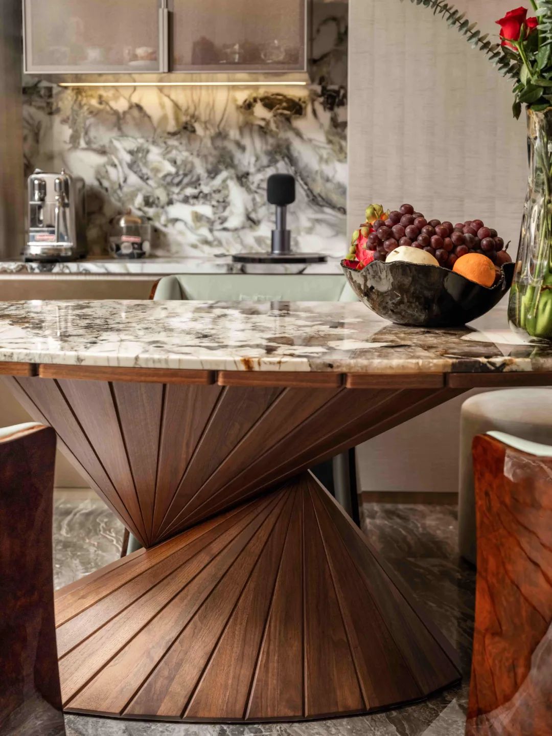 魅无界设计｜摩登海派大平层：个性与艺术的生活共鸣-1