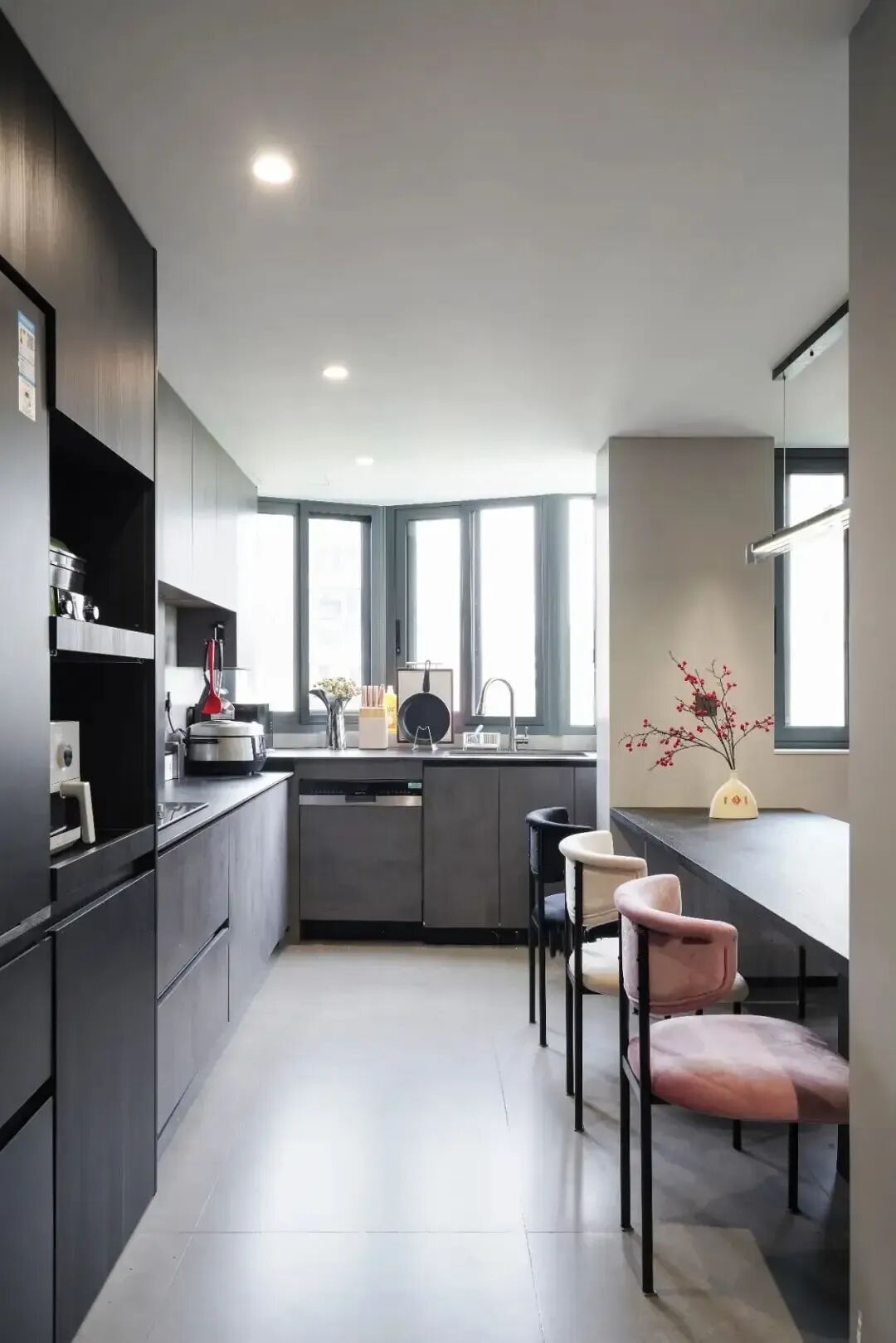 珠海100㎡极简三居，11万全包，黑白灰的魔力，装出高级感-24