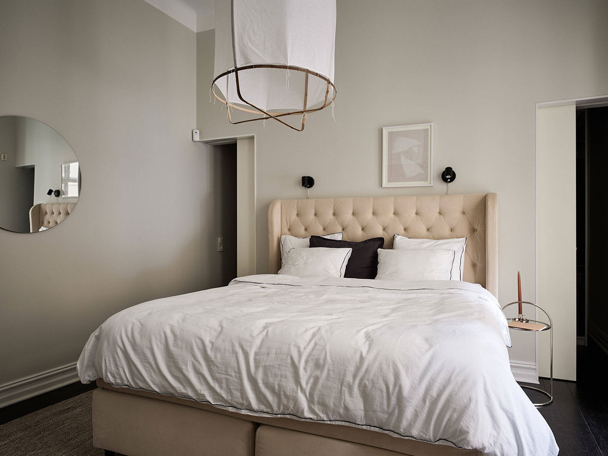 黑色地板和柔和的女性化装饰：哥德堡的宜人公寓-10