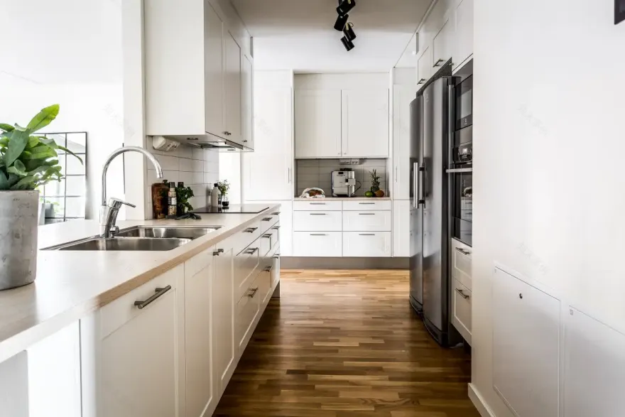 镜子的创意安装 | 藏在沙发后的艺术-12