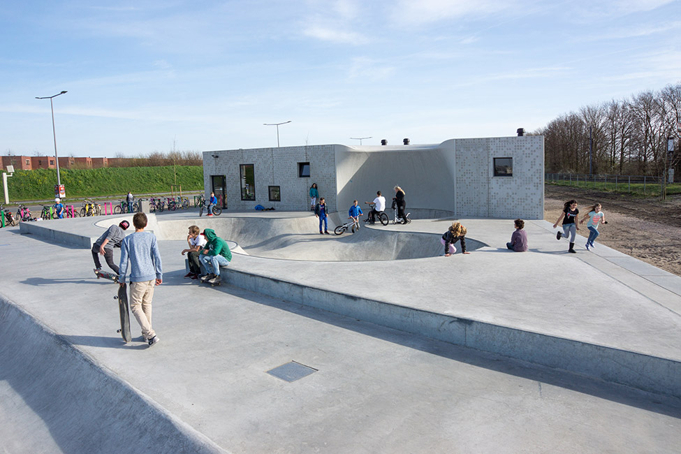 融合室内外空间的创意滑板运动中心-10