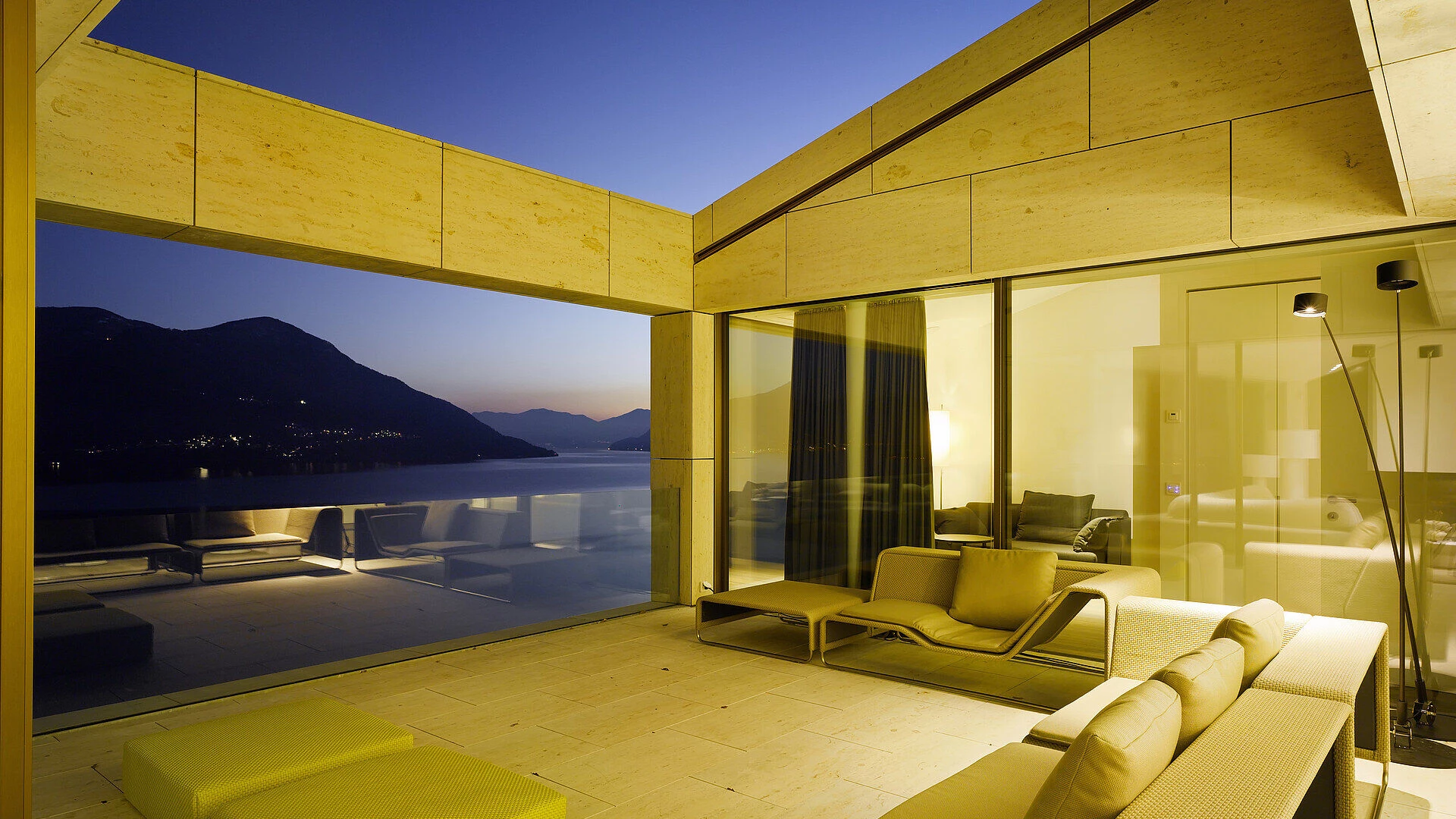 瑞士 Ticino 山间豪华公寓，极致视野与空间利用-15