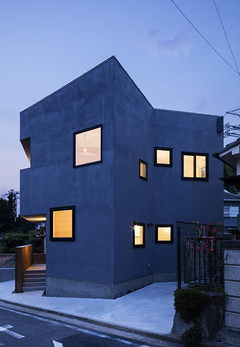 嗨，H 号房屋

说明：由于House HI含义不太清晰，HI可能是房屋编号之类的，如果HI有特殊含义请提供更多背景信息这里按照常规推测HI可能代表编号并给出一种翻译 丨日本大阪丨大阪【HAMADA DESIGN】-42