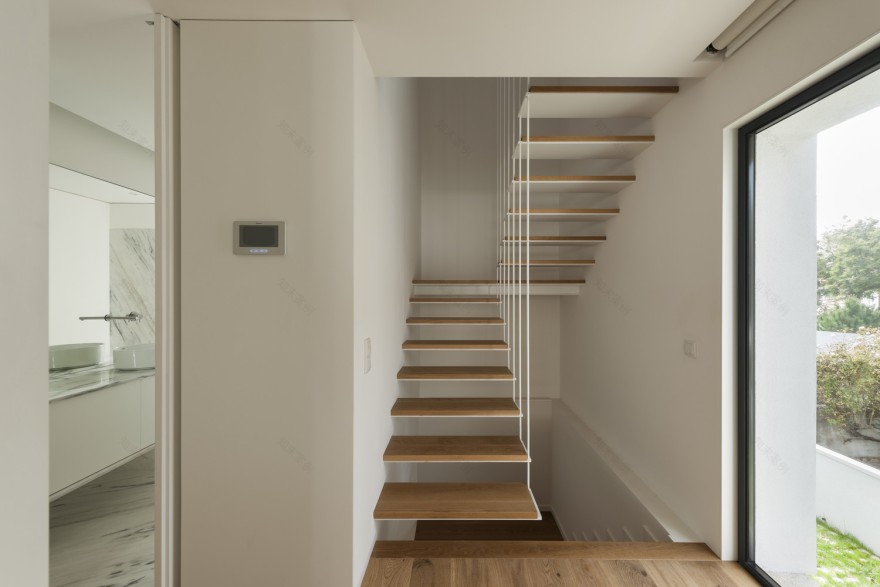 波尔图半独立式住宅翻新-35