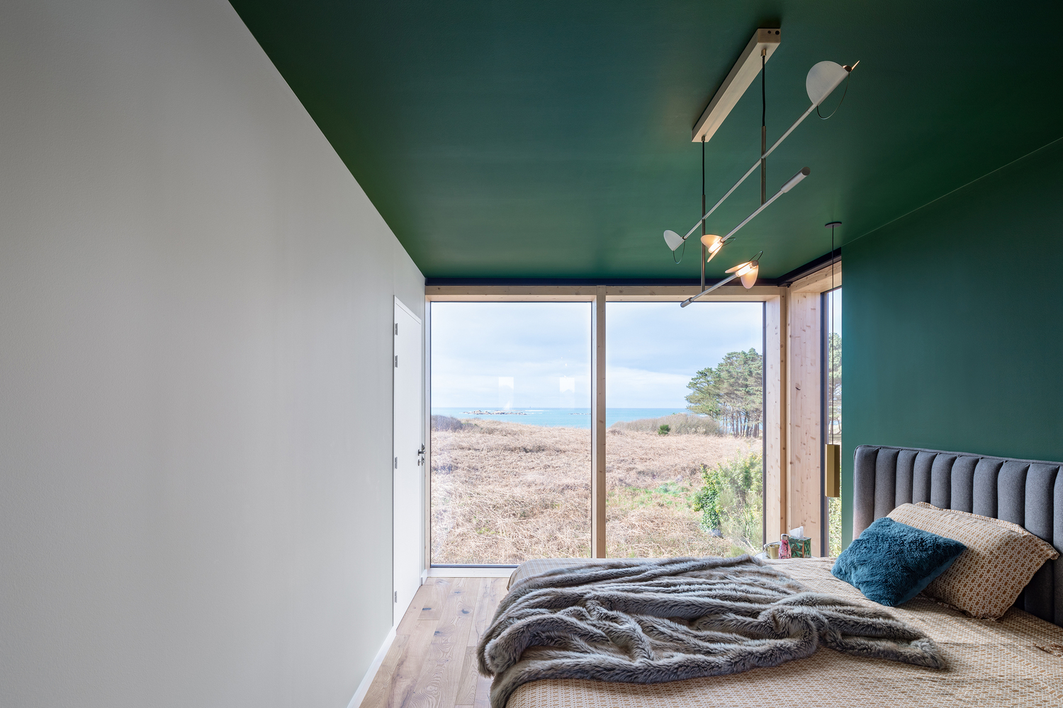 悬浮海景别墅,简约优雅的法式海景之家-31