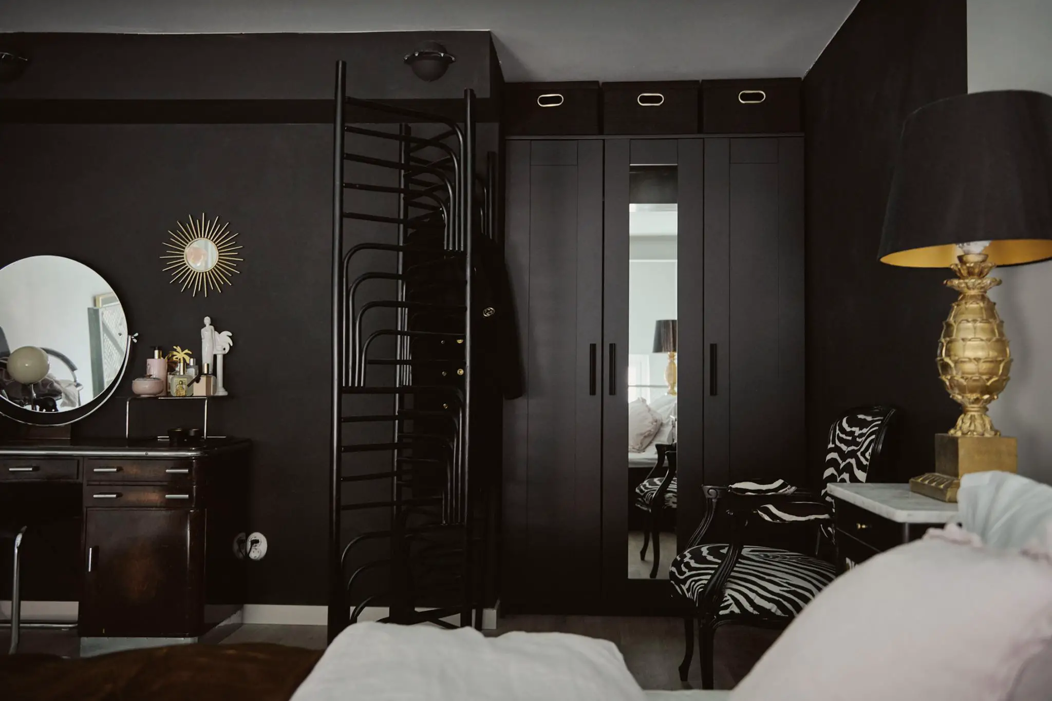 瑞典 47m2 色彩鲜艳的复式公寓设计-12