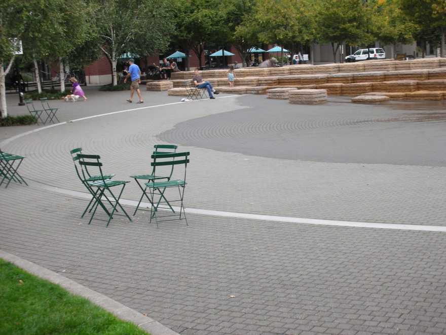 波特兰 Jamison 广场 | 阶梯喷泉的公共空间艺术-7