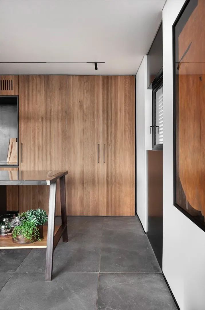 特拉维夫顶层住宅,黑白色调的时尚空间-32