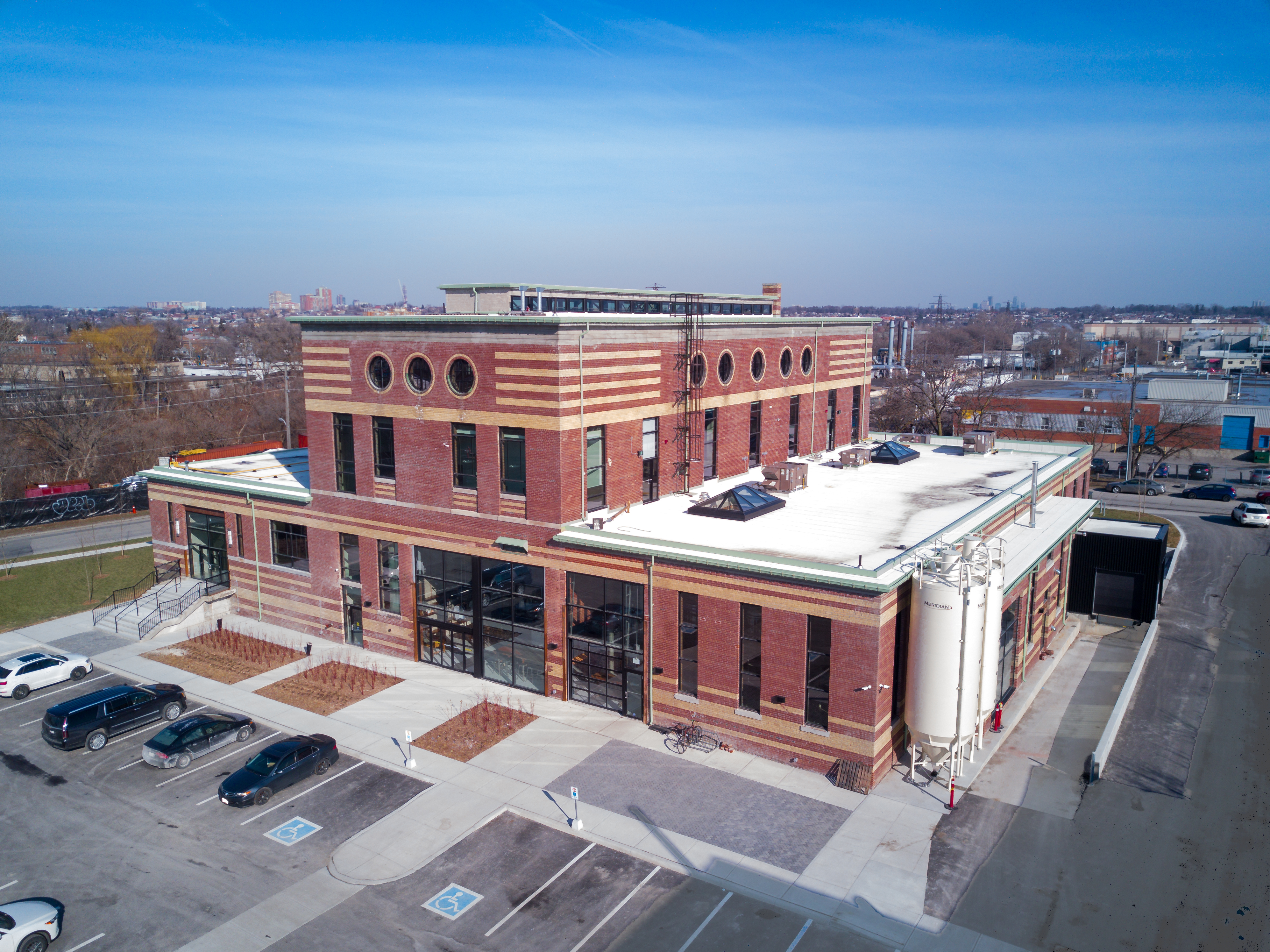 历史建筑中的现代酿酒厂-15