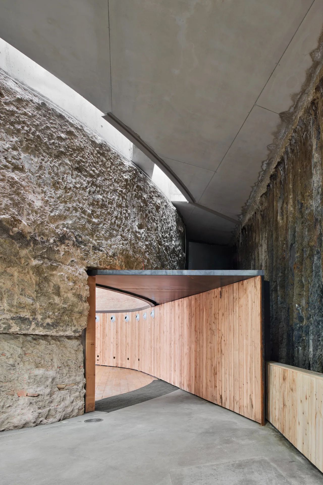 Twobo丨天窗窥见地下世界 · 向下，探索水源-0